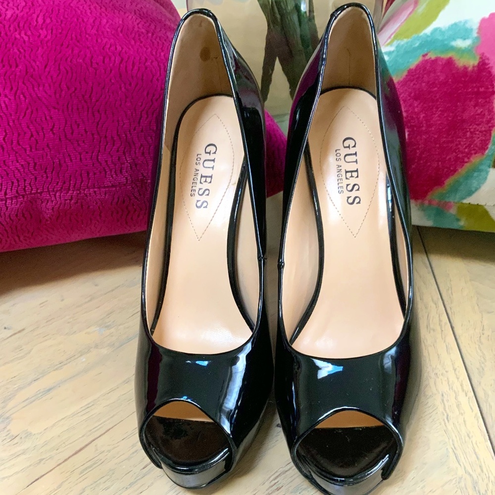 GUESS Women's Los Angeles Platform